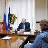 В партийной приемной возьмут на контроль решение жилищного  вопроса сироты