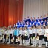 Александр Мяконьких поздравил первоклассников хоровой школы с посвящением в музыканты