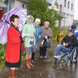 Жители Харовска установили пандус для ветерана войны