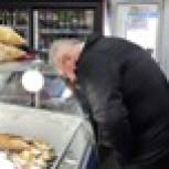 Партийцы Югорска проверили продуктовый магазин в рамках проекта "Народный контроль"