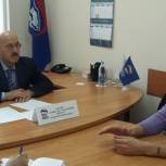 Депутаты Хасаев и Коротких провели приемы граждан 