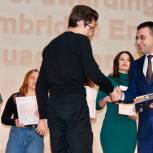 В Старооскольском филиале НИТУ «МИСиС» ученикам Школы иностранных языков вручили сертификаты Cambridge ESOL