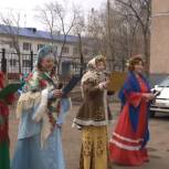 В городе Ясный открылась обновленная дворовая территория