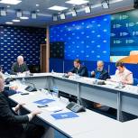Турчак высоко оценил эффективность встреч с секретарями политсоветов и руководителями РИК Партии