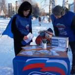 Октябрьские единороссы провели акцию «Открытка для мамы»