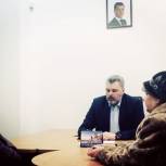Добиться исполнения контракта по ремонту двора поможет псковичам депутат Васильев 