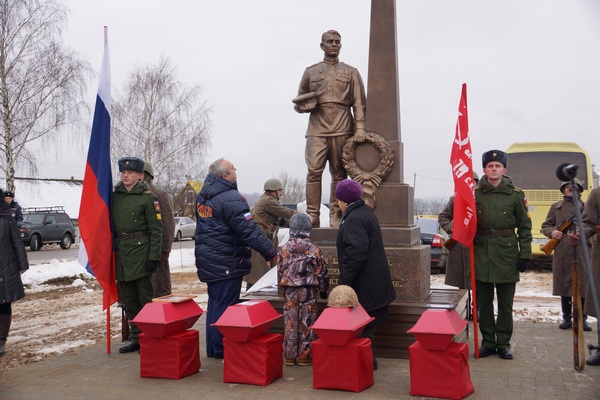 Открытие памятника Неизвестному солдату - Новости ЕМУП Комбинат спецобслуживания