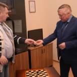 600 человек обратились в юридическую приемную Анатолия Карпова в Тюмени