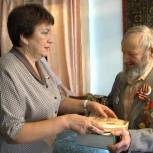 Калтанские единороссы поздравили ветерана с 90-летним юбилеем