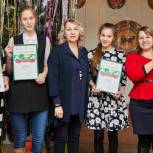 Ульяна Леванова наградила победителей конкурса проекта «Крепкая семья» из Мазановского района