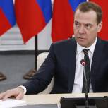 Число ожидающих усыновления детей за пять лет сократилось более чем в два раза – Медведев