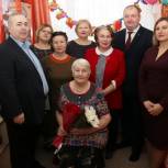 В Когалыме партийцы поздравили труженицу тыла Наталью Логунович с 90-летием