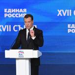 Медведев призвал расширить список участников обучающих программ Партии