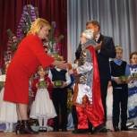 Татьяна Воронина и Олег Белашов пригласили Курский кукольный театр к хомутовским детям