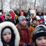 В округах единороссов продолжаются новогодние представления для жителей
