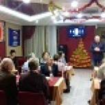 Партийные акции: новогоднее чаепитие для ветеранов
