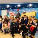 Депутат Абхай Сингх поздравил курских детей с Новым годом