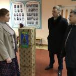 Сослан Такаев подарил елку ферзиковским школьникам