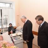 Хизри Шихсаидов ознакомился с условиями труда медицинских работников
