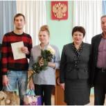 Партийцы поздравили семью Гончаровых с рождением первенца