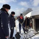 В рамках партийного проекта «Старшее поколение» молодогвардейцы Сергиева Посада оказывают адресную помощь пожилым людям