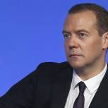 Медведев: Авиация связывает воедино огромное пространство России