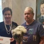 Галина Уткина в рамках партийного проекта «Старшее поколение» поздравила ветерана с 90-летием
