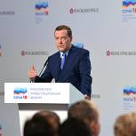 Медведев поручил подготовить предложения по распределению полномочий между Центром и регионами