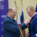 Иван Кузьмин поздравил олимпийского чемпиона Илью Захарова с вступлением в «Единую Россию»