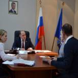 Юрий Сапожников провел прием граждан в приемной председателя партии "Единая Россия" Дмитрия Медведева. 