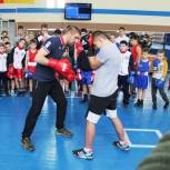 Чемпион мира Дмитрий Пирог провел тренировку для юных боксеров Ростова