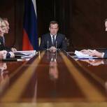 Медведев указывает на необходимость работы Правительства РФ по Посланию Президента