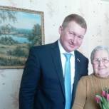 Ветеран Великой Отечественной войны приняла поздравления от депутата Госдумы Алексея Канаева с 8 Марта