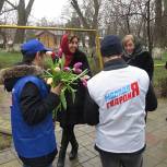 Дагестанские партийцы в преддверии 8 марта подарили женщинам тюльпаны 