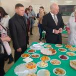 Депутат "Единой России" проинспектировал качество школьного питания