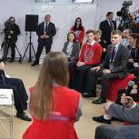 Путин обратил внимание на важность создания центров профподготовки для людей с ОВЗ