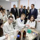 Глава Чувашии Михаил Игнатьев посетил Межрегиональный центр компетенций – Чебоксарский электромеханический колледж