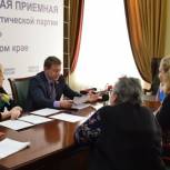 Депутат Госдумы Дмитрий Скриванов провёл приём граждан по личным вопросам