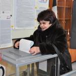 На избирательном участке в Воткинском лицее проголосовала почетный гражданин города Наталья Михайловна Хохлова