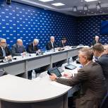 Грызлов призвал однопартийцев сосредоточиться на реализации Послания Владимира Путина