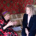 Партиец приобрела ветерану радиоприемник