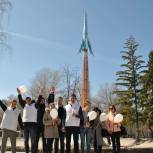 Молодогвардейцы провели акцию «Через тернии к звездам!»