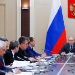 Путин поручил Кабмину РФ держать под контролем оказание помощи пострадавшим от паводка