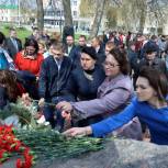 Актив Губкинского местного отделения партии «Единая Россия» принял участие в митинге в память о чернобыльской трагедии