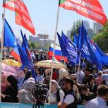 В Грозном День весны и труда отметили традиционным многотысячным митингом