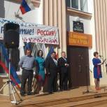 Думиничские единороссы поздравили земляков с Первомаем