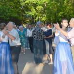 В Курске танцевали "Вальс Победы"
