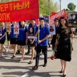 Секретарь Ровеньского местного отделения Партии Татьяна Киричкова возглавила колонну «Бессмертного полка»