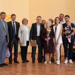 Депутаты фракции "Единая Россия" в Курском горсобрании наградили многодетные семьи