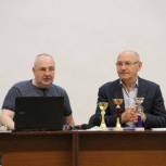 Глава черняховских единороссов учредил призы местного турнира игры « Что? Где? Когда?»